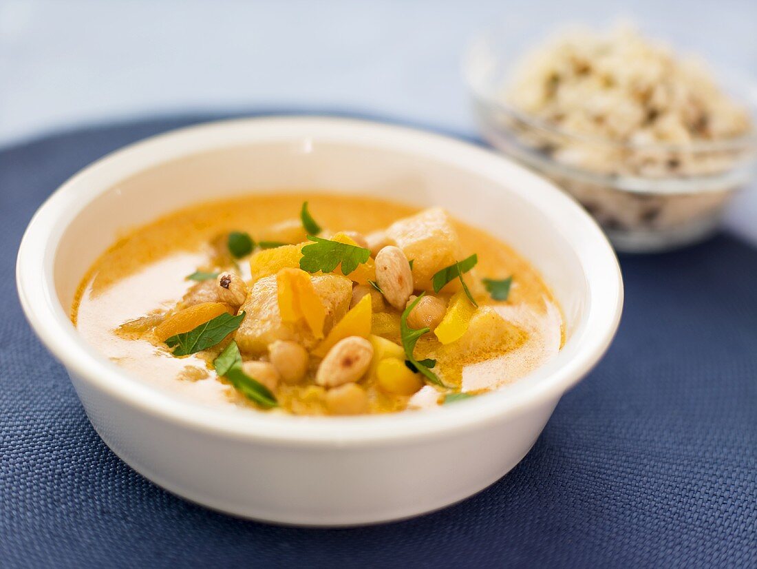 Chickpea curry with almonds and apricots