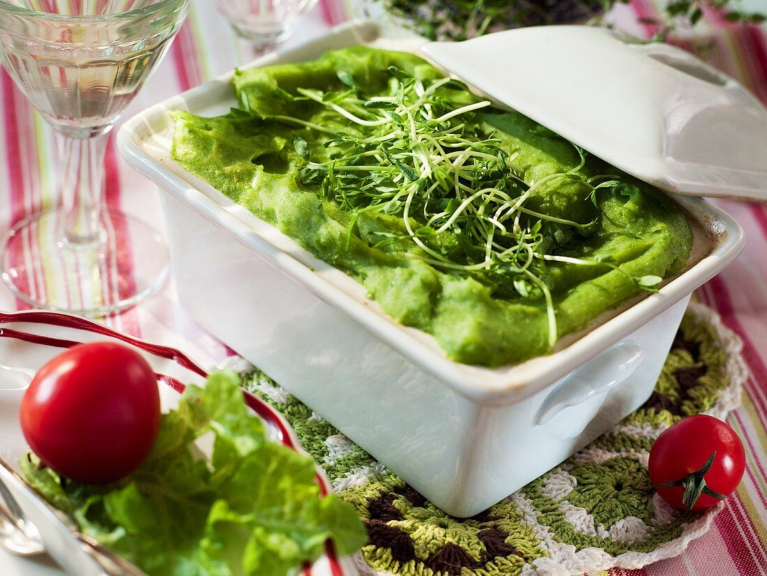 Minced meat bake with mashed herb potatoes and cress