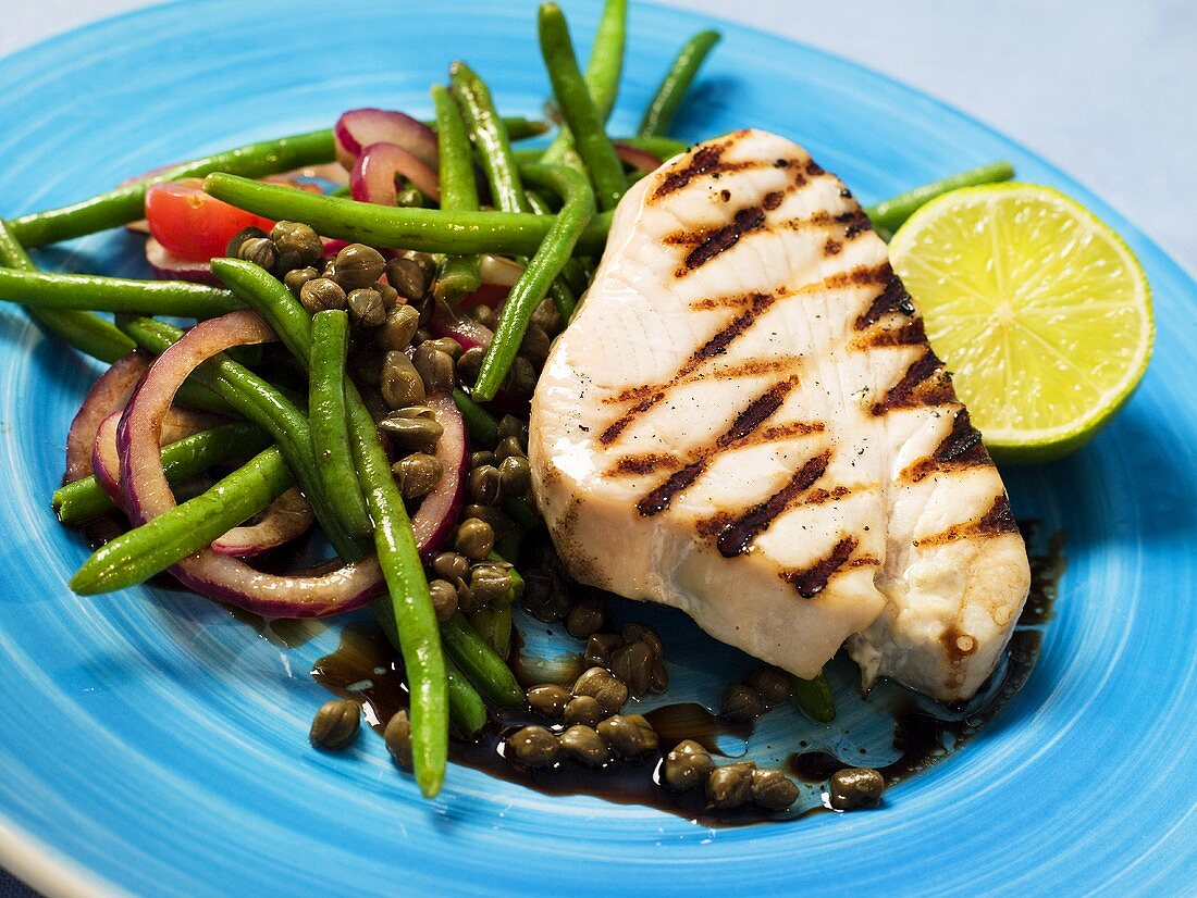 Grilled tuna with vegetable salad and capers