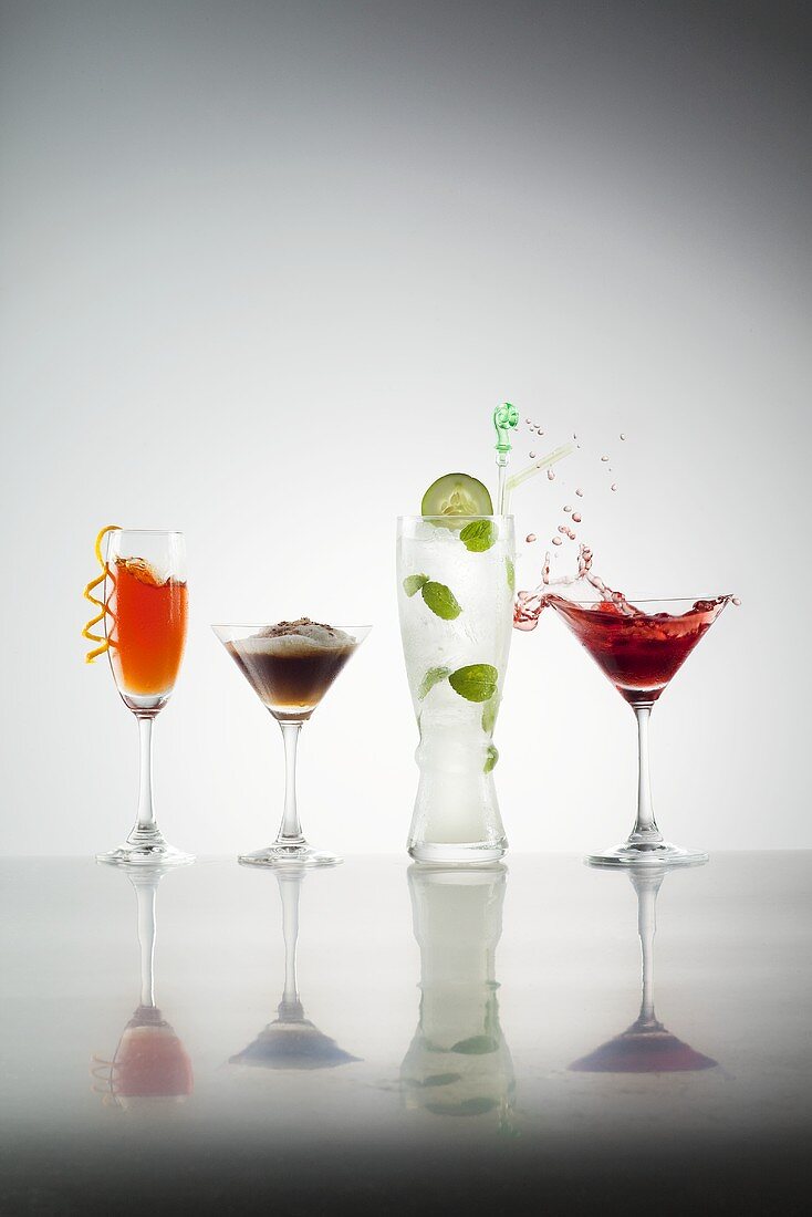 Vier verschiedene Cocktails