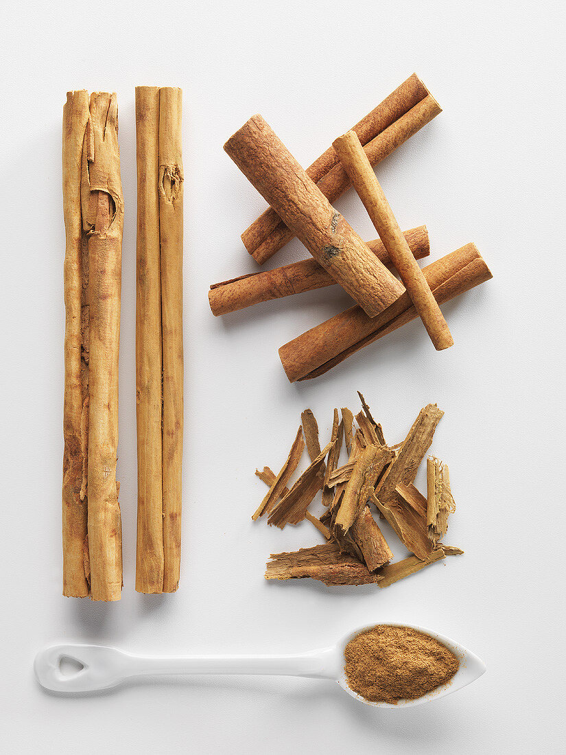 Cinnamon bark, cinnamon sticks and ground cinnamon