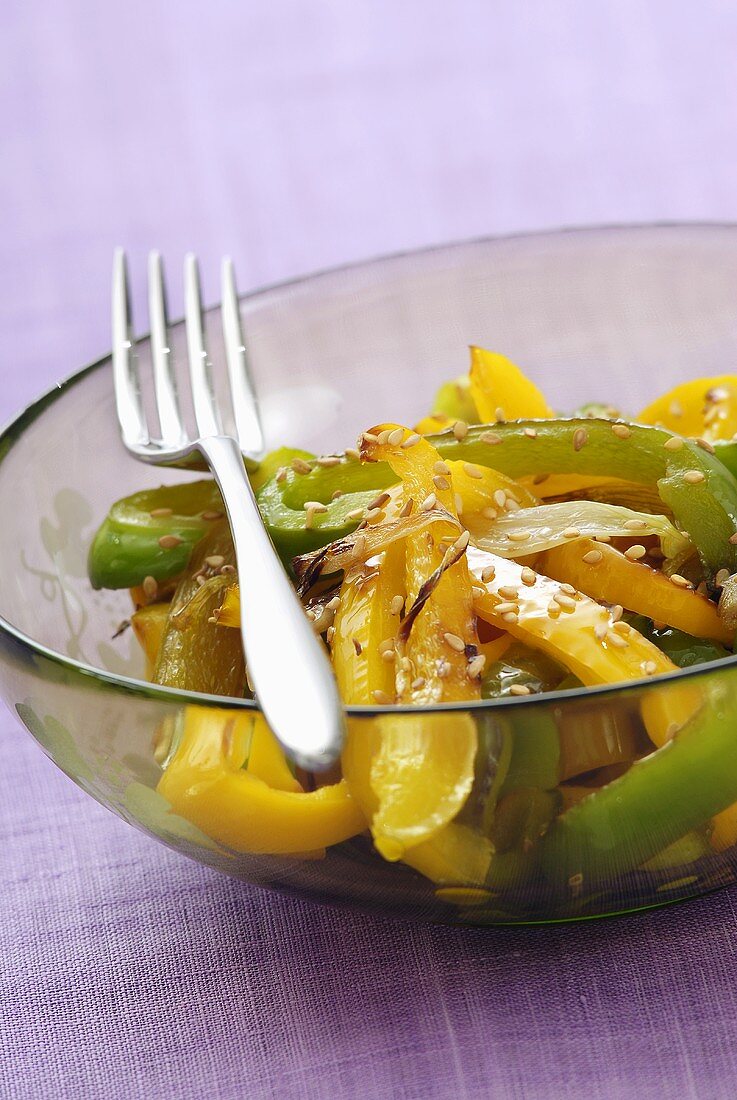 Pepper salad with sesame