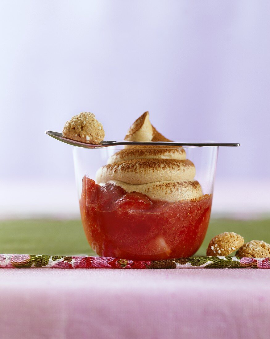 Espresso cream on cardamom strawberries with biscuits