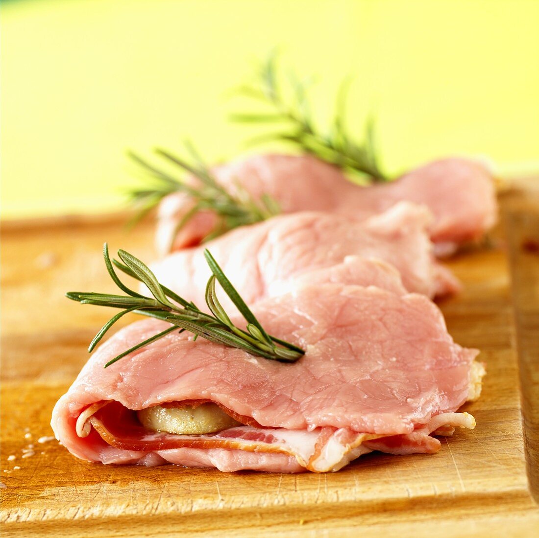 Raw veal escalope stuffed with bacon and artichoke