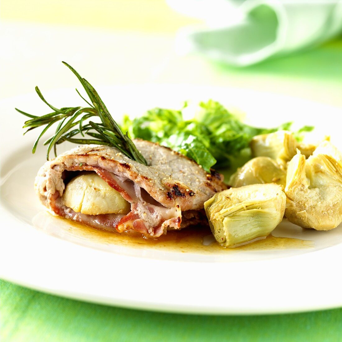 Bacon-stuffed veal escalope with rosemary and artichokes