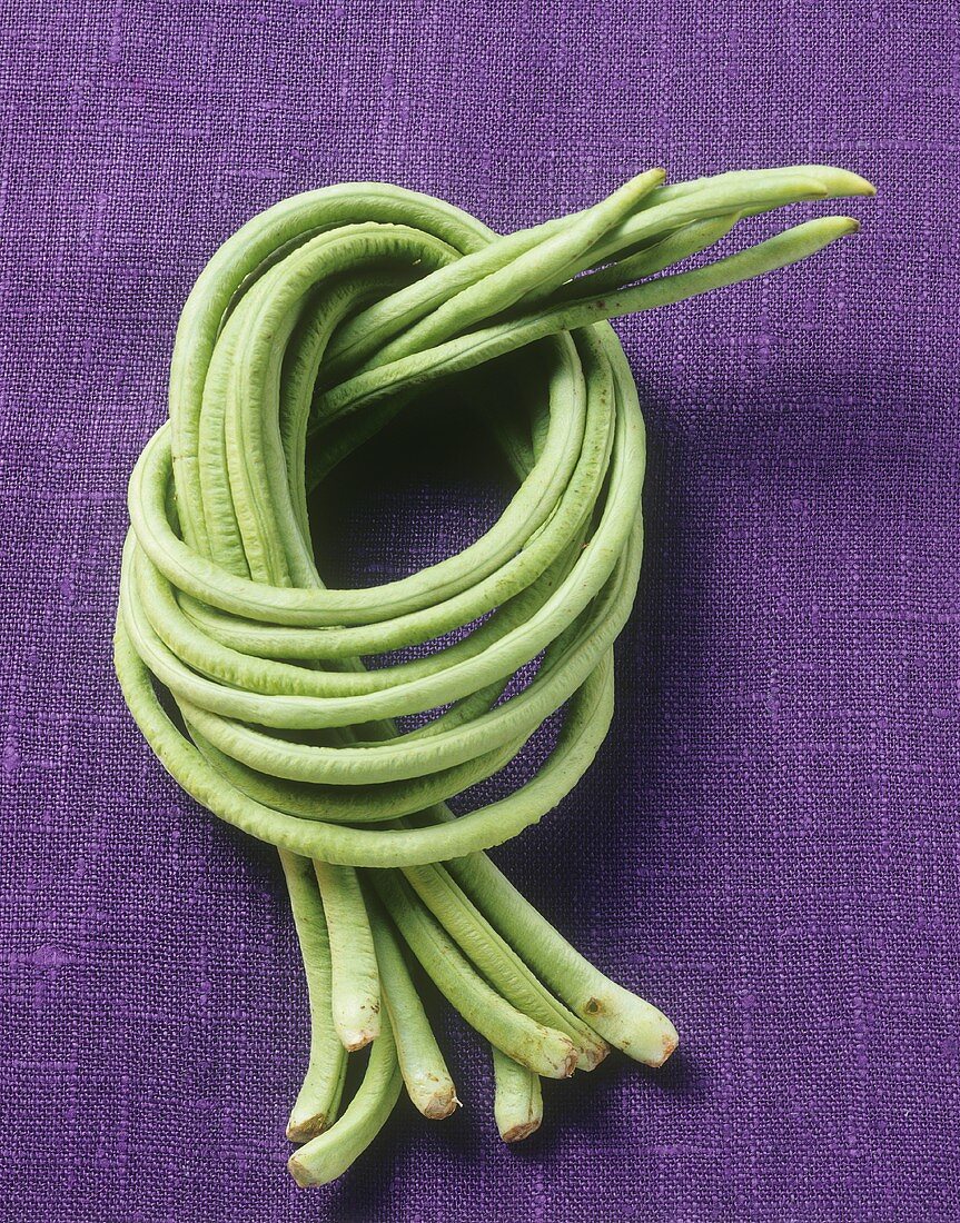 Eight asparagus beans, tied in a knot