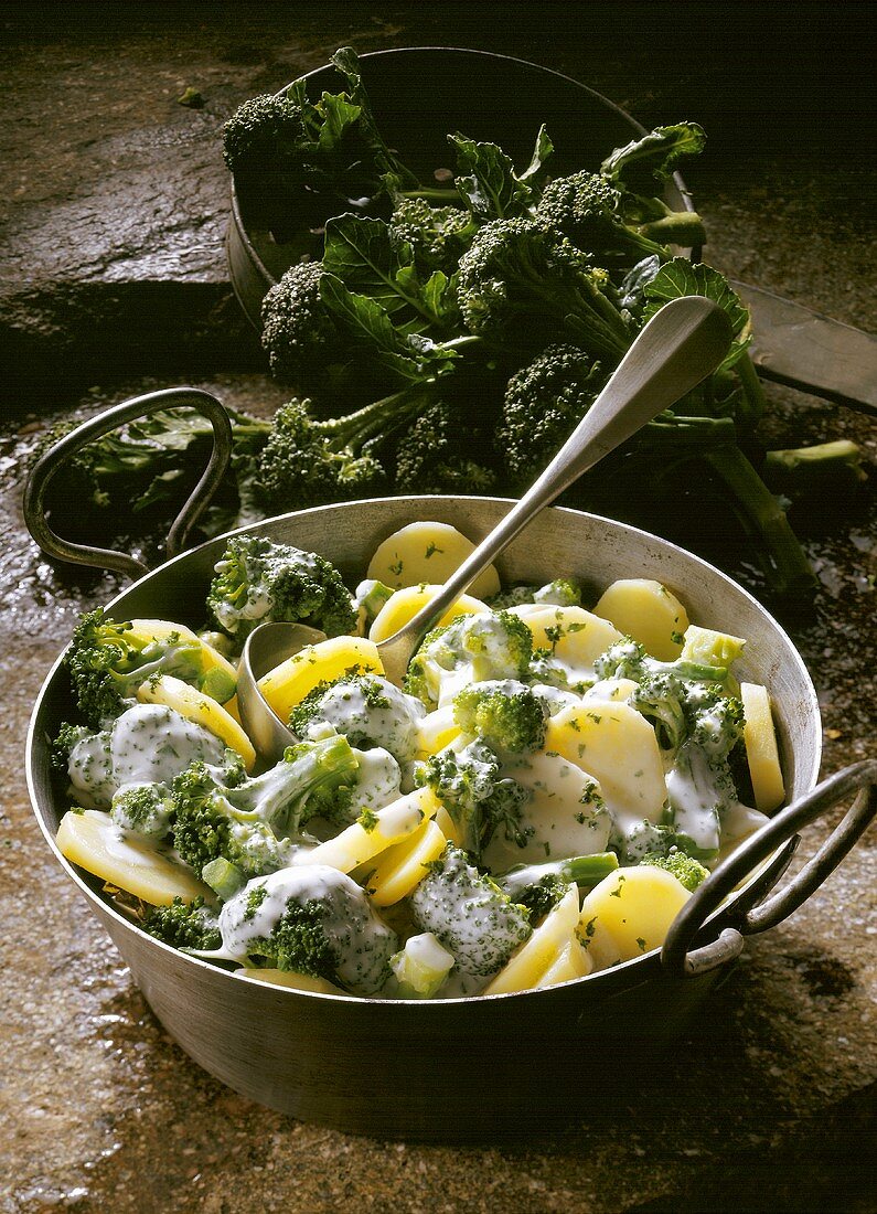 Broccoli with Potatoes and Cheese Sauce