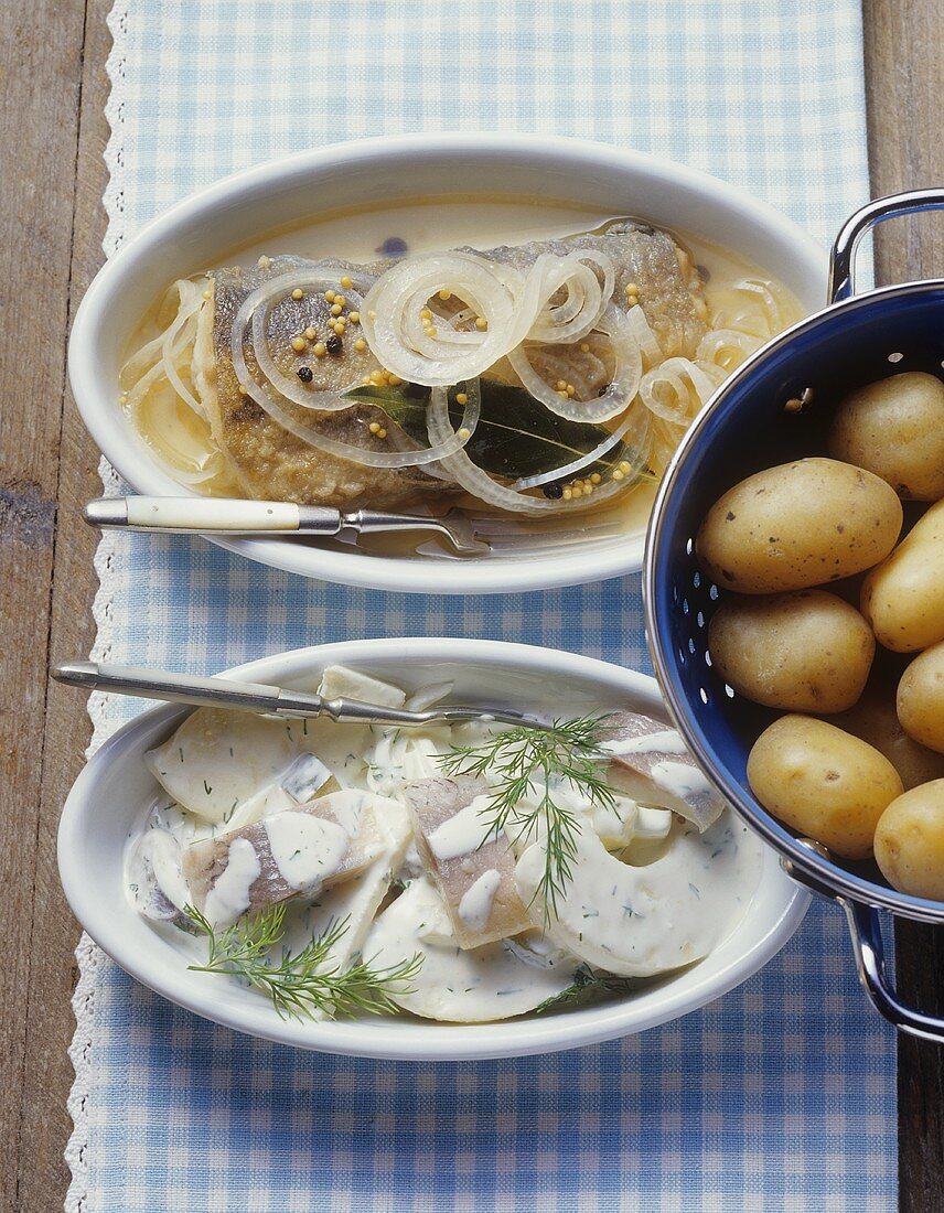 Bratfisch im Weinsud und Hering Hausfrauenart mit Kartoffeln