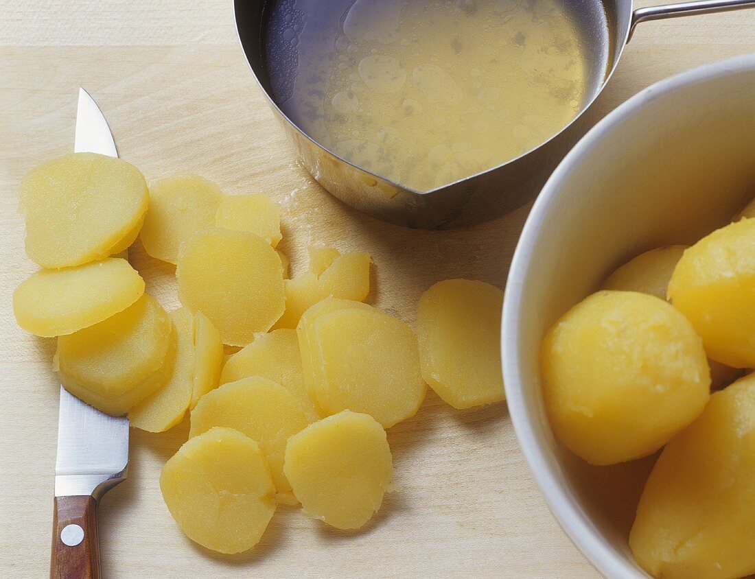 Ganze, geschnittene Kartoffeln, Marinade für Kartoffelsalat