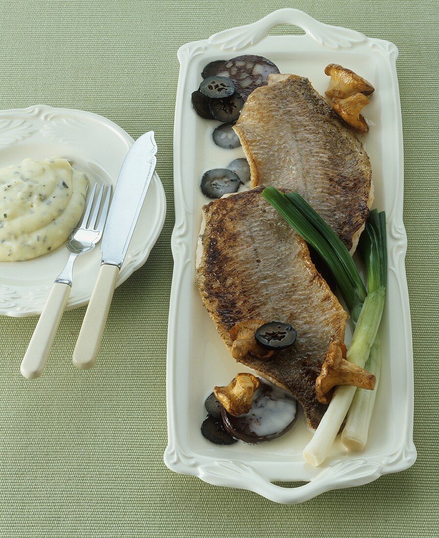 Fried barbel with rosemary mashed potatoes