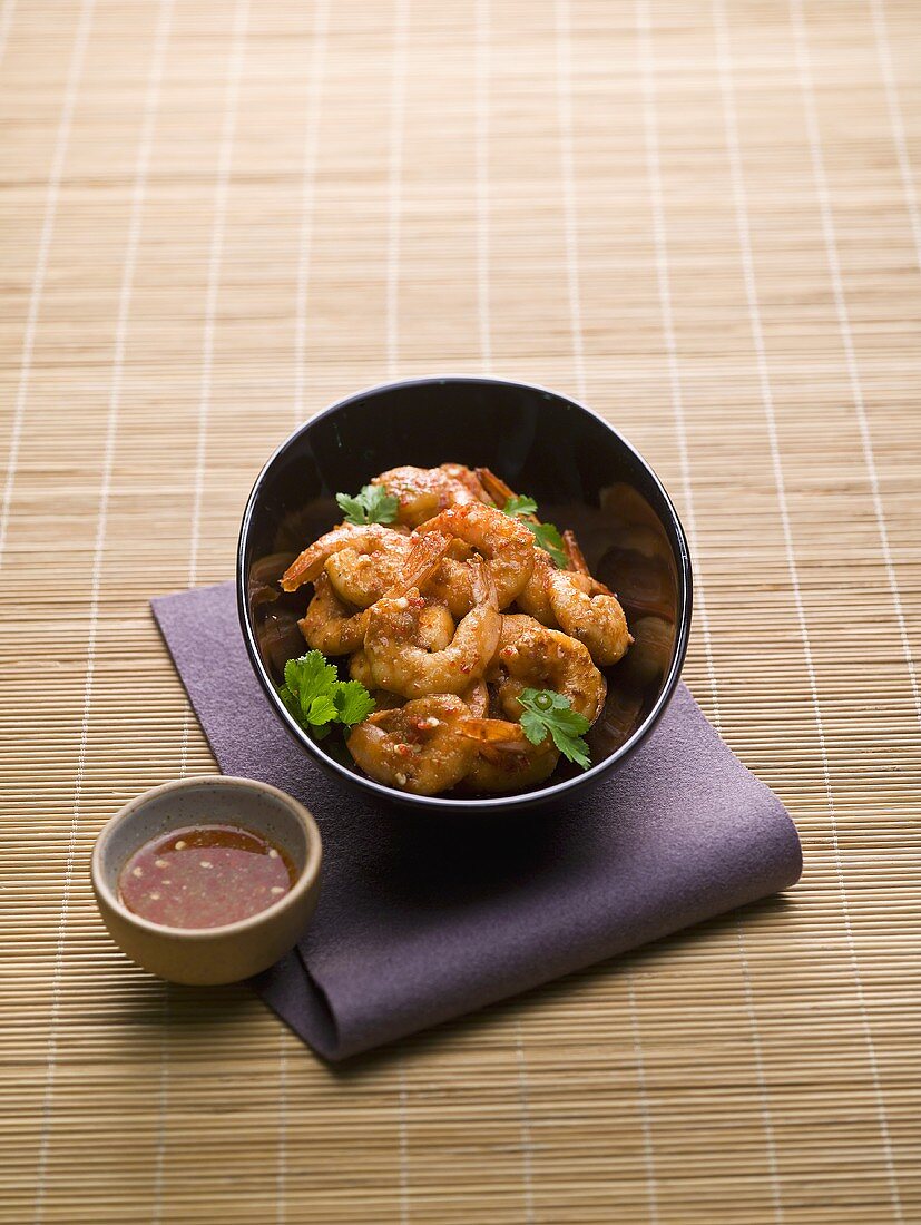 Fried prawns with coriander and chilli sauce