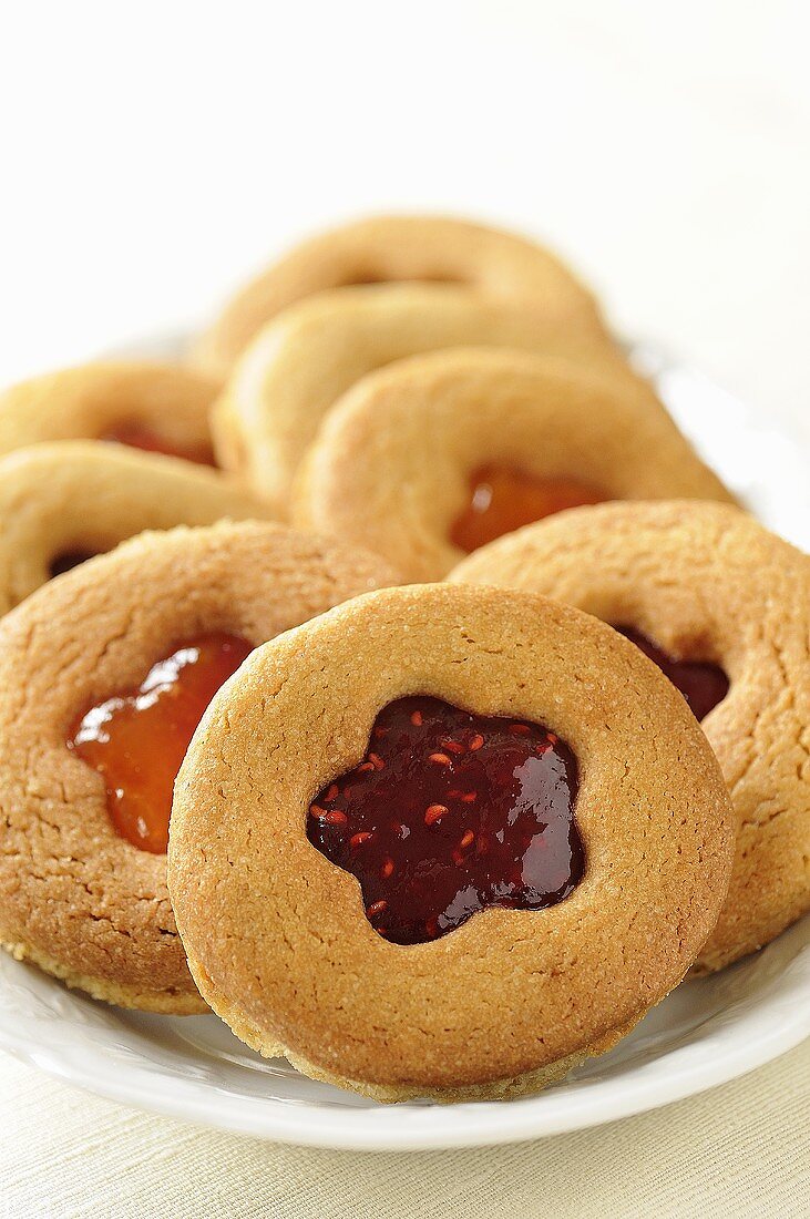 Gewürz-Sables mit Konfitüre (Sandplätzchen, Frankreich)