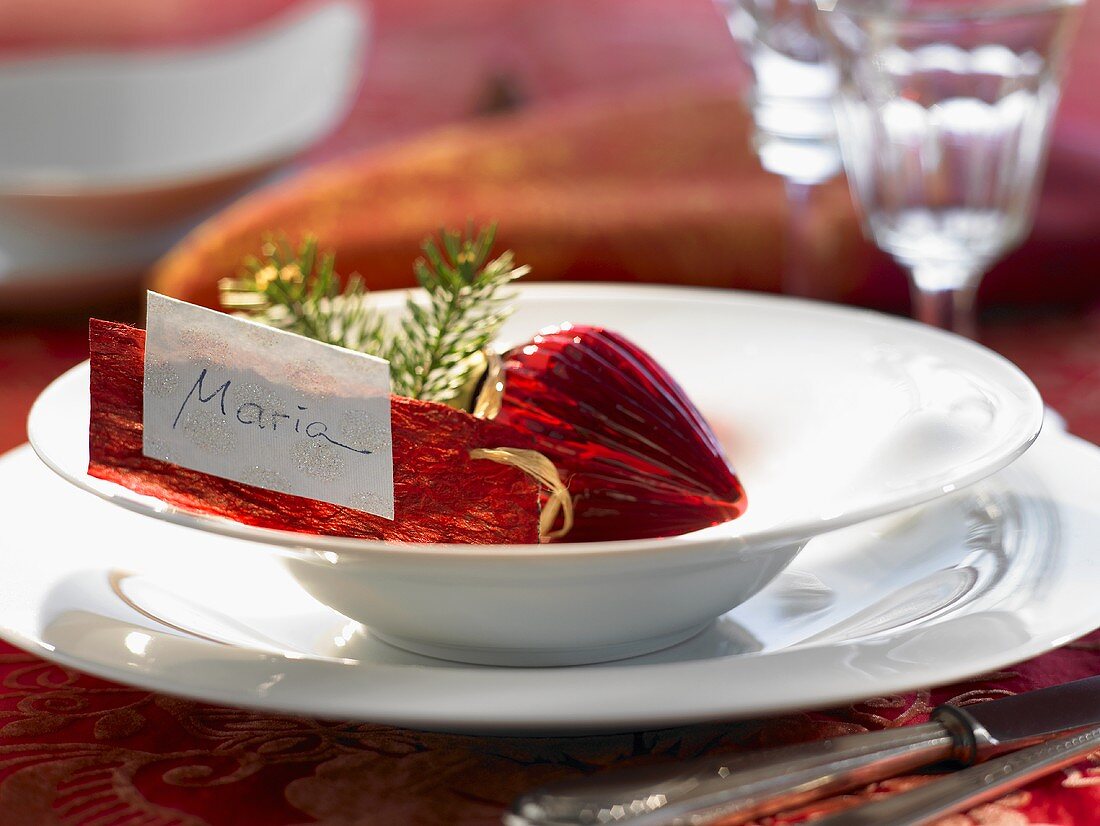 Christmas place-setting with place card (Maria)