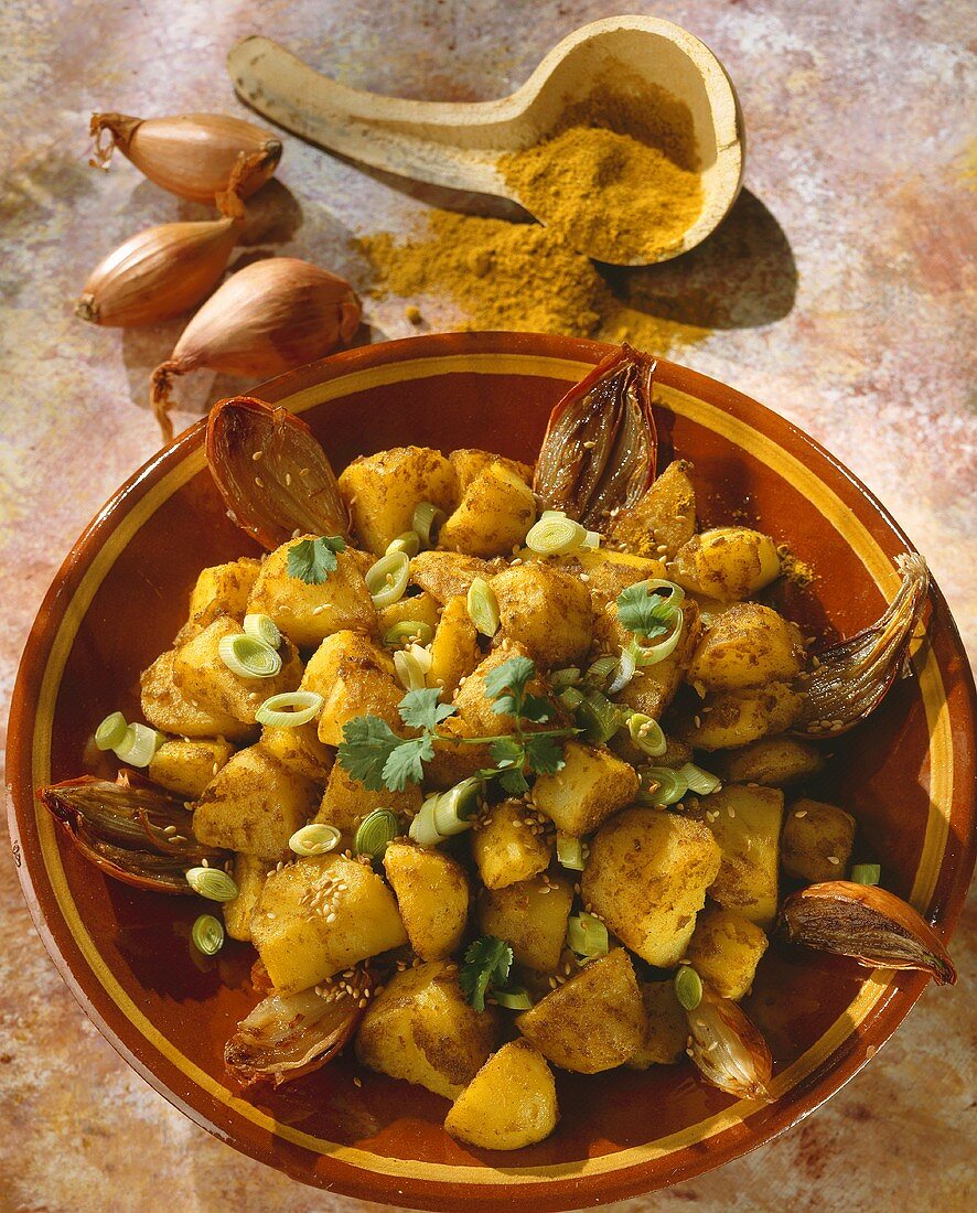 Kartoffel-Curry mit Schalotten und Sesam