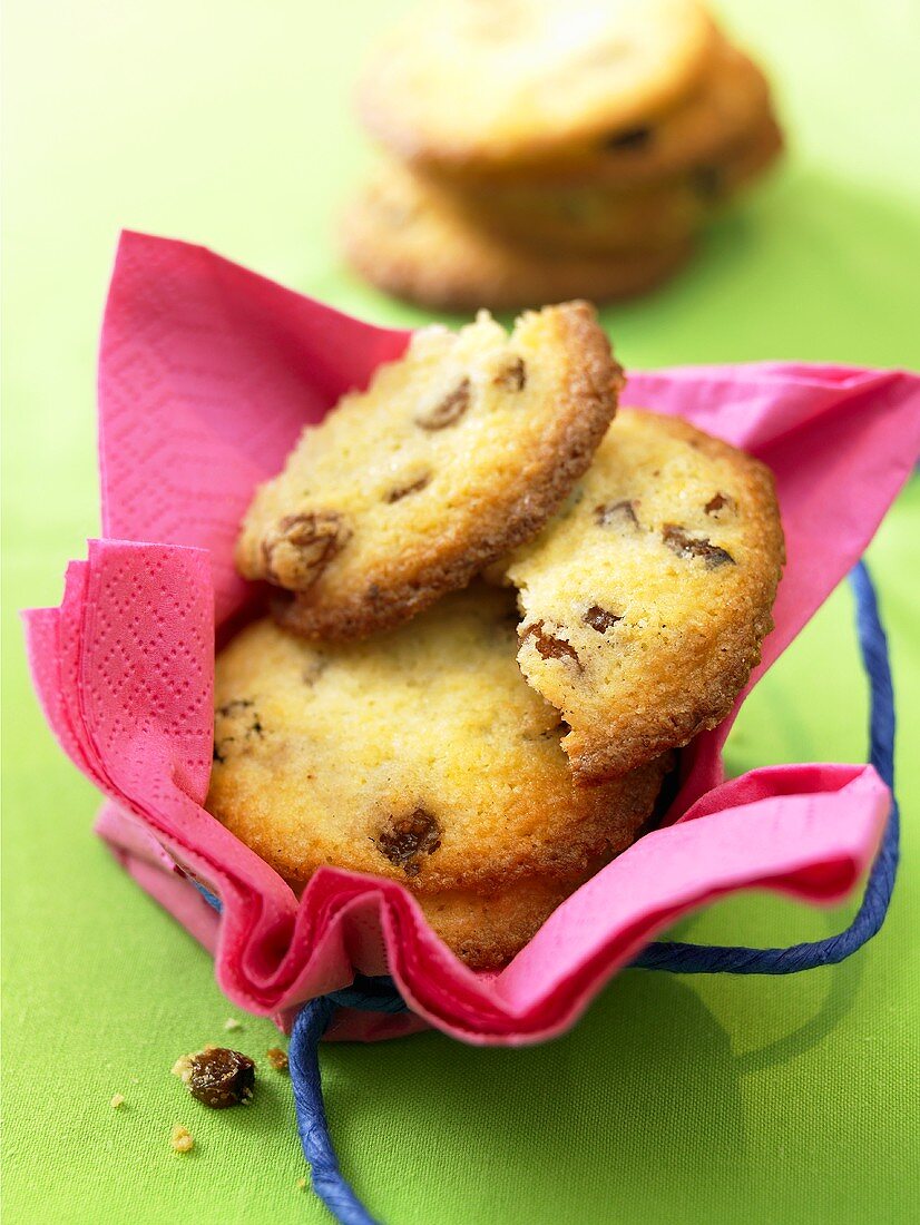 Lemon and raisin cookies wrapped in a napkin