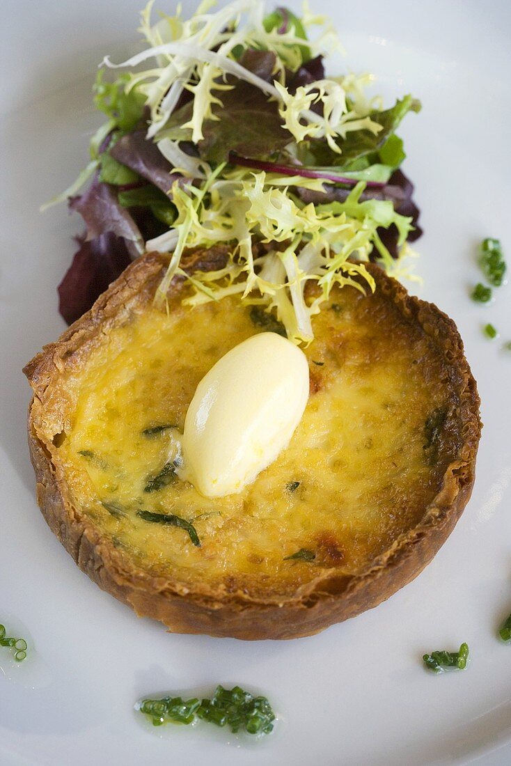 Individual goat's cheese quiche with salad leaves