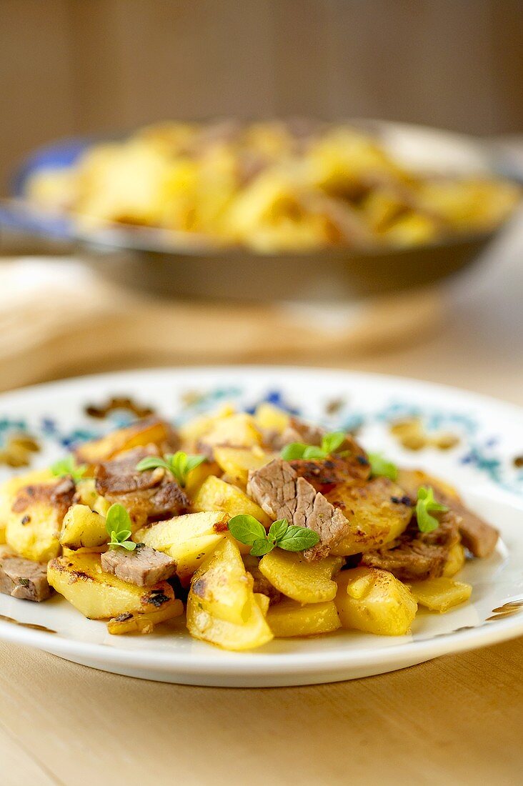 Tiroler Gröstl (Pan-fried potatoes, meat and onions)