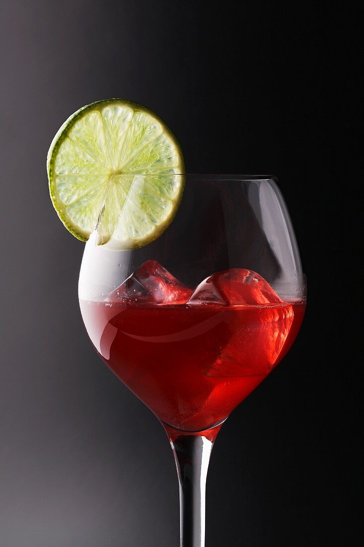 Non-alcoholic cranberry cocktail