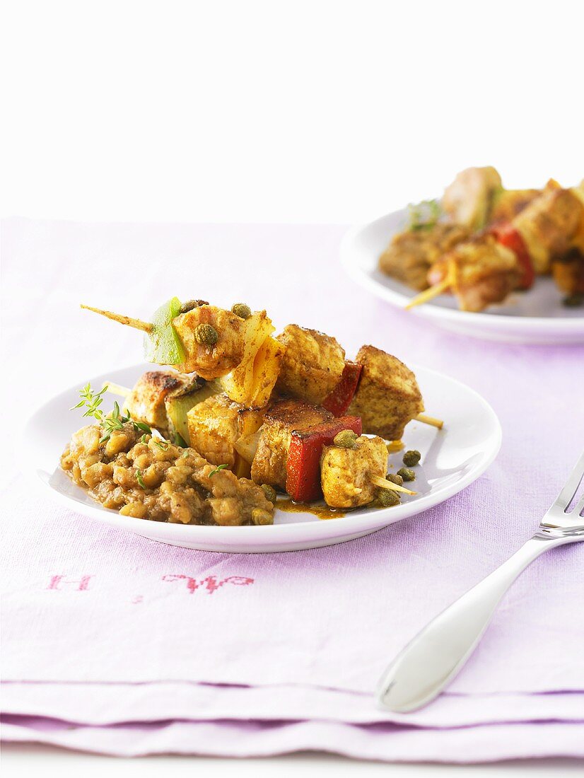 Pork and pepper kebabs with aubergines and orange