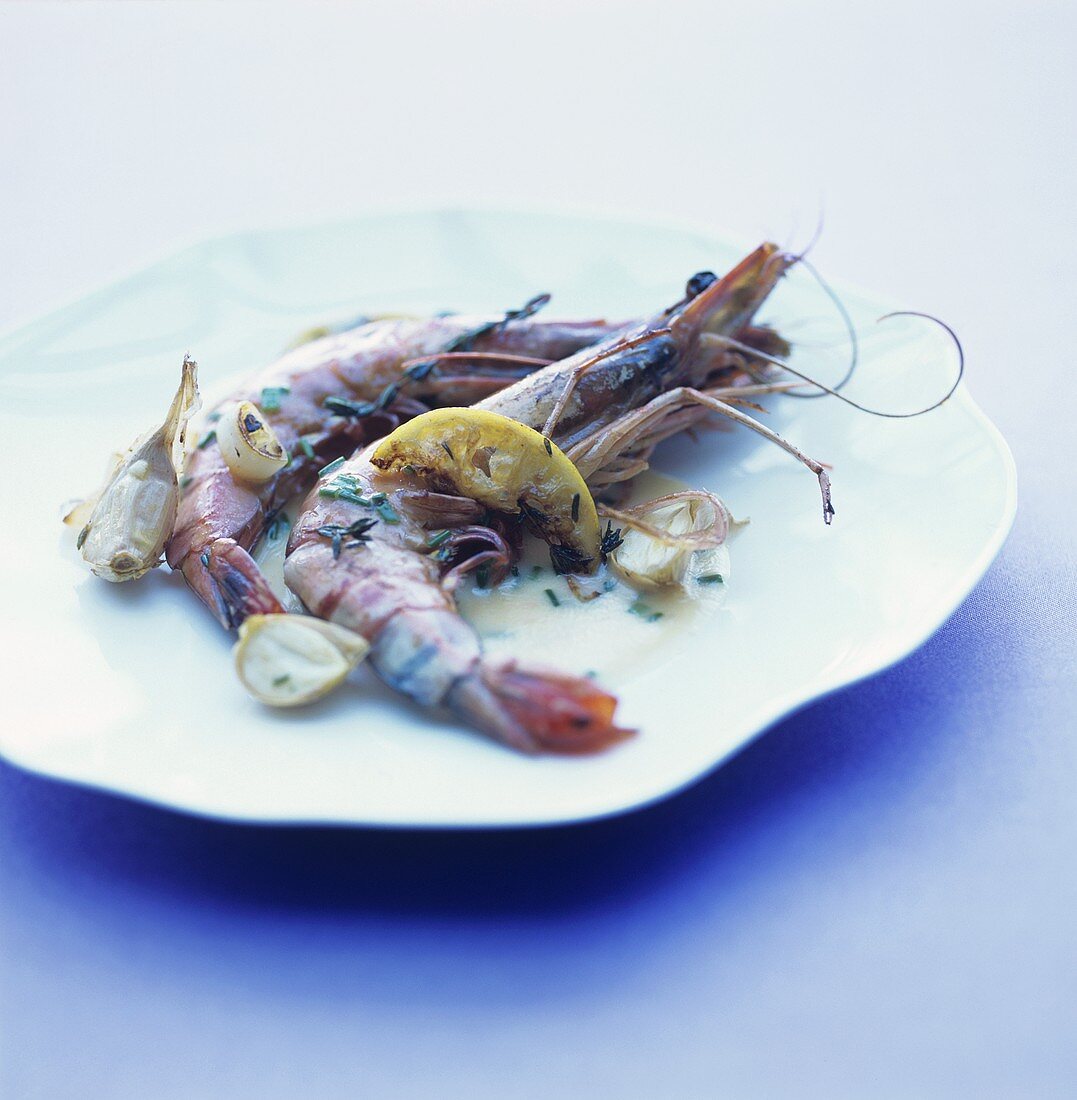 Grilled prawns with garlic and lemon sauce