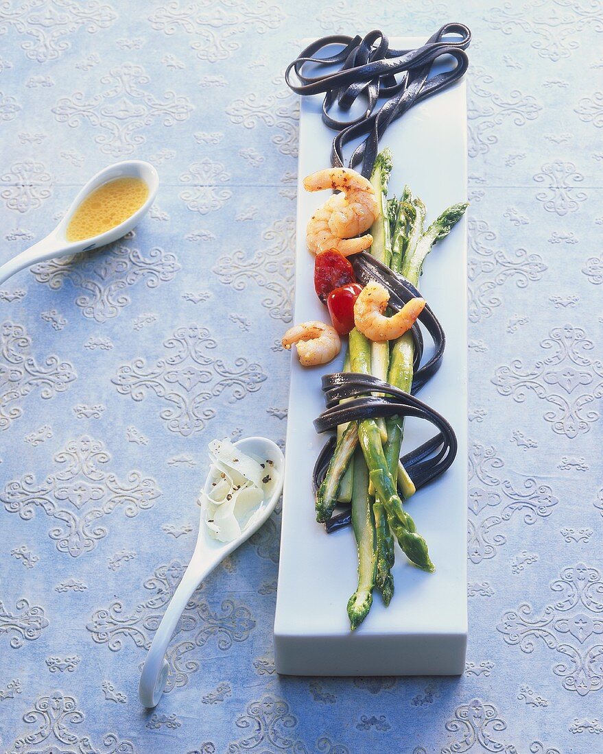 Black tagliatelle with green asparagus and prawns