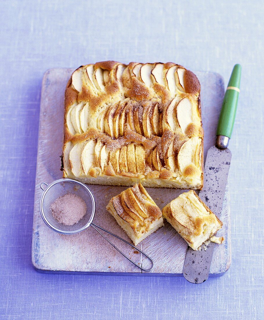 Apfel-Blechkuchen mit Zimtzucker