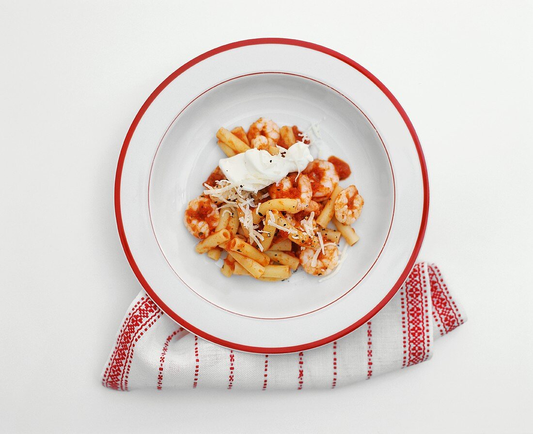Macaroni with tomatoes, cheese and shrimps