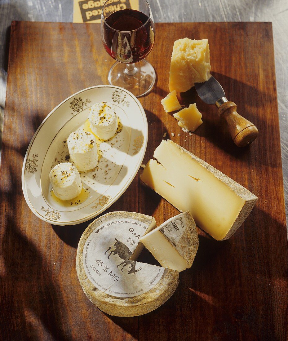 Goat's cheese with oil and a selection of cheeses