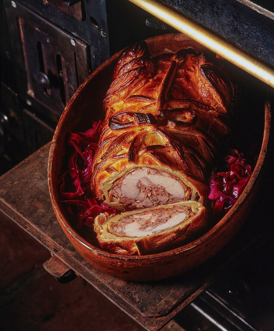 Hähnchen im Teigmantel auf Rotkohl