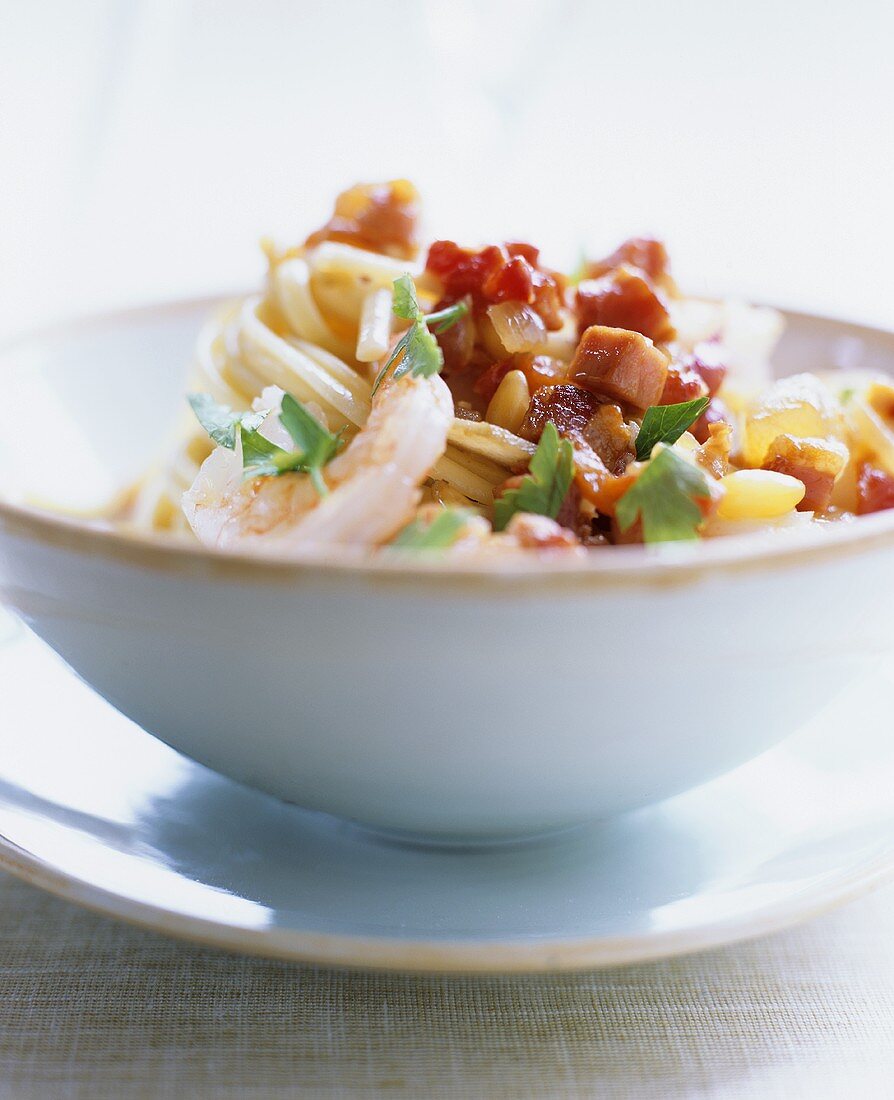 Linguine with shrimps and bacon