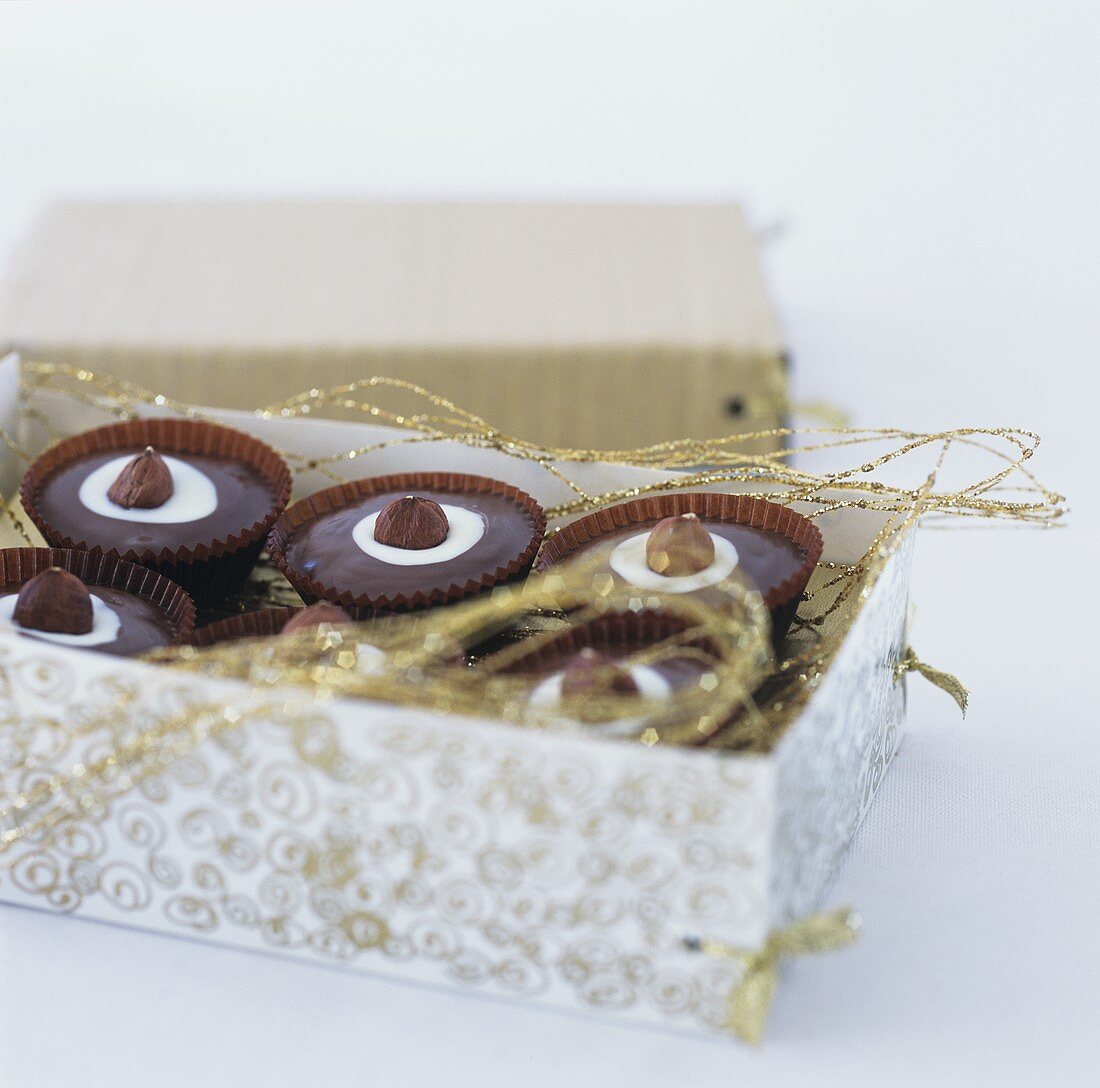 Schokoladenkonfekt in einem Geschenkkarton