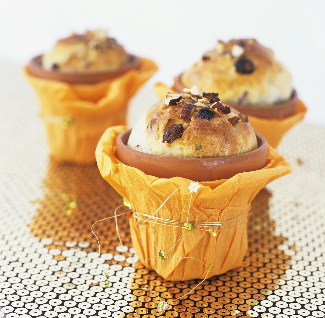 Flowerpot cakes (Yeast cakes baked in terracotta pots)