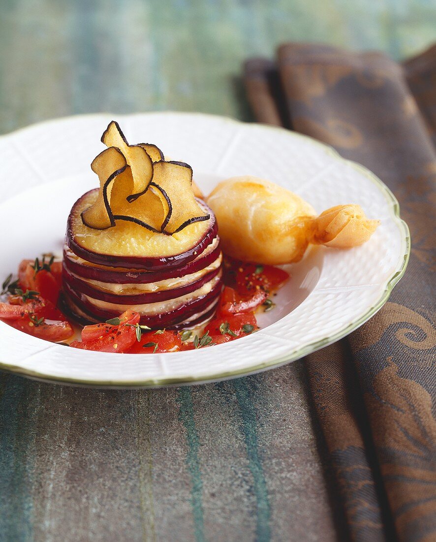 Auberginen-Millefeuille mit Tomaten