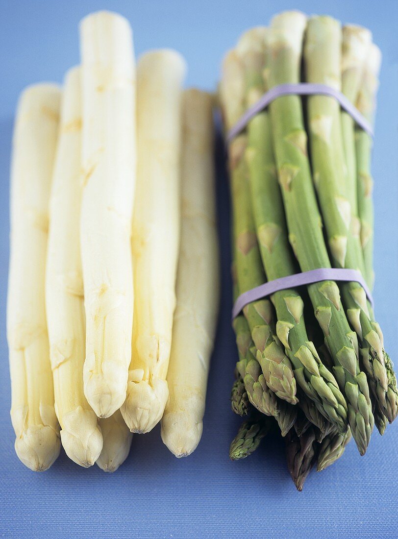 A bundle of green and a bundle of white asparagus