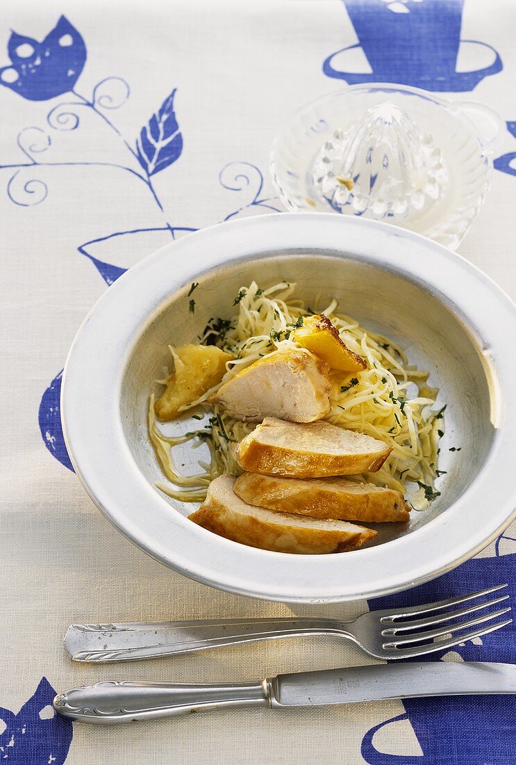 Gebratene Hähnchenbrust mit mariniertem Fenchelsalat