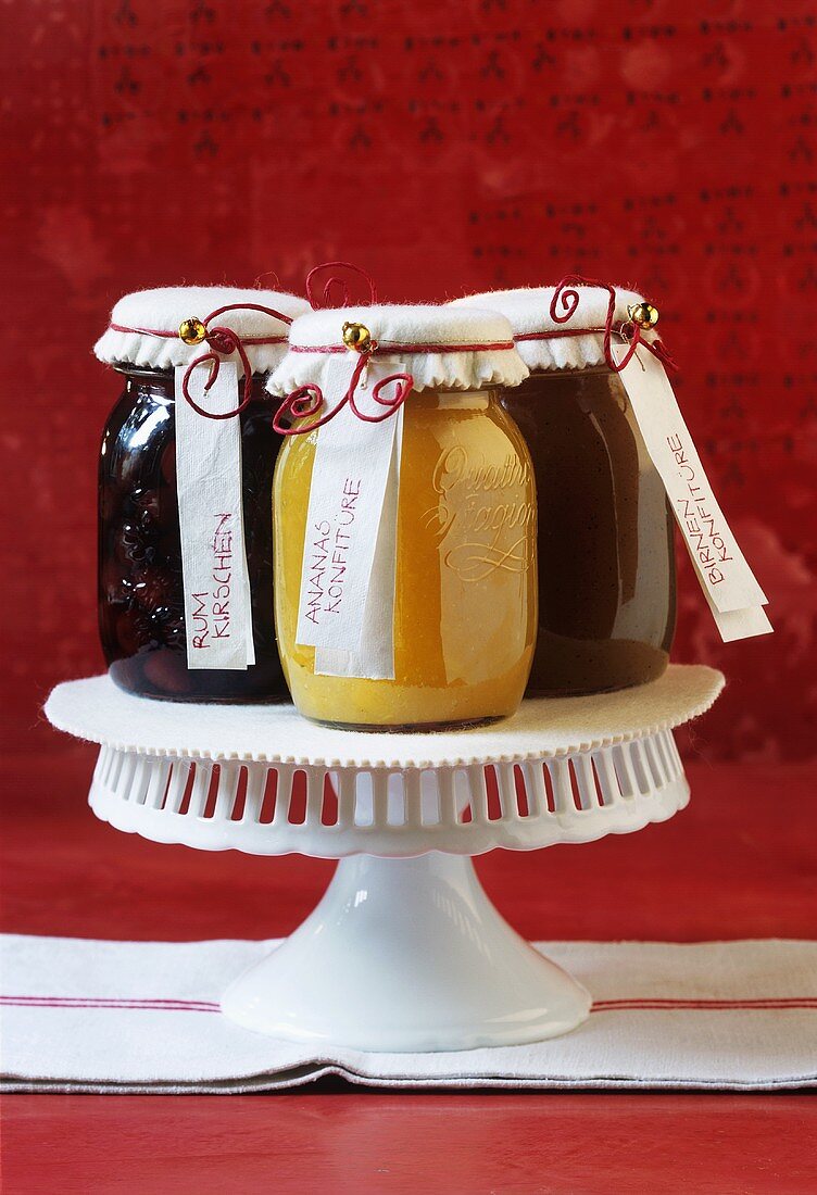 Jam and preserves to give as gifts