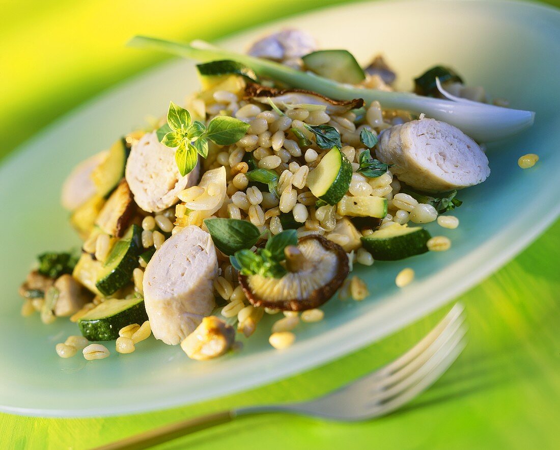 Barley risotto with courgettes, mushrooms and turkey rolls