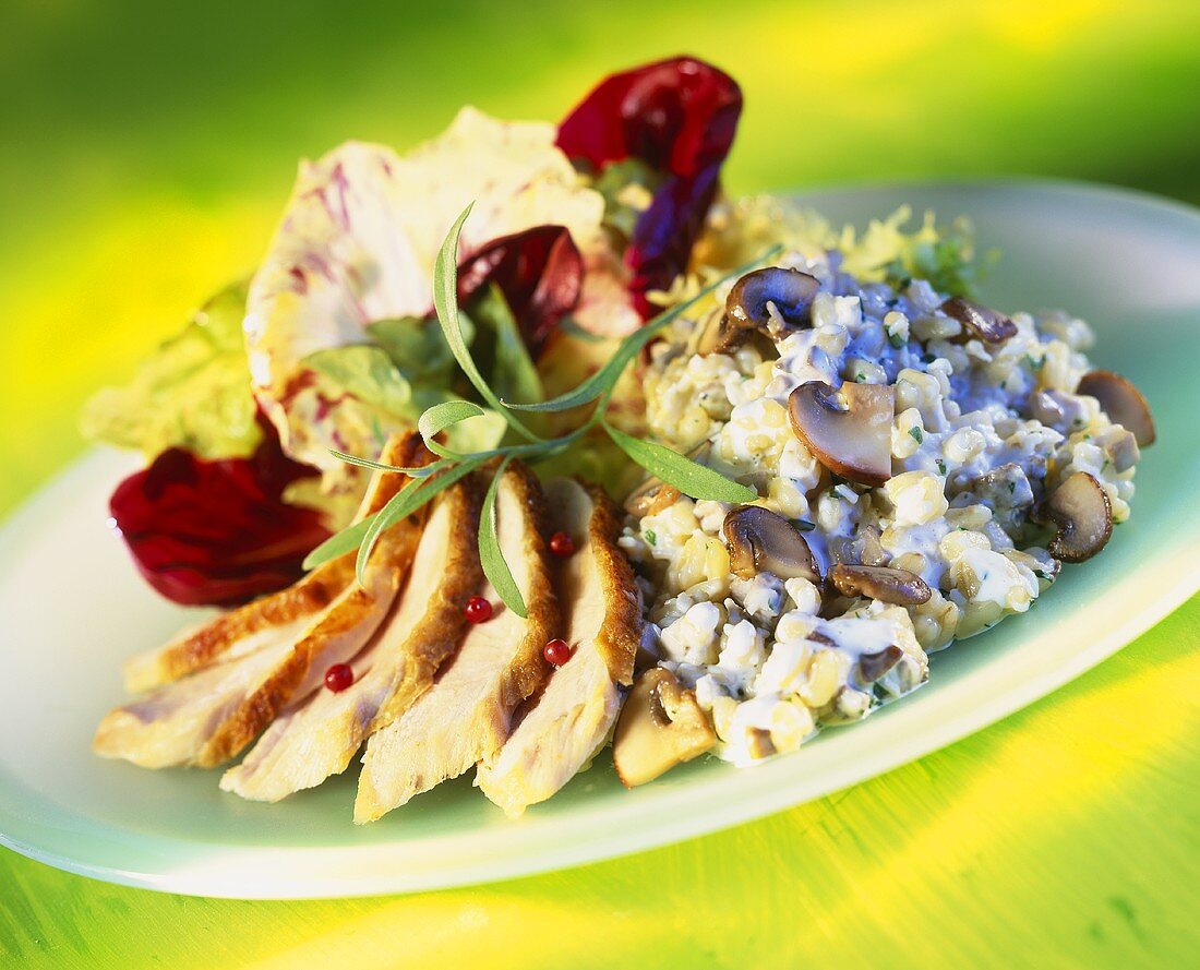 Gebratene Hähnchenbrust mit Graupen-Pilzrisotto