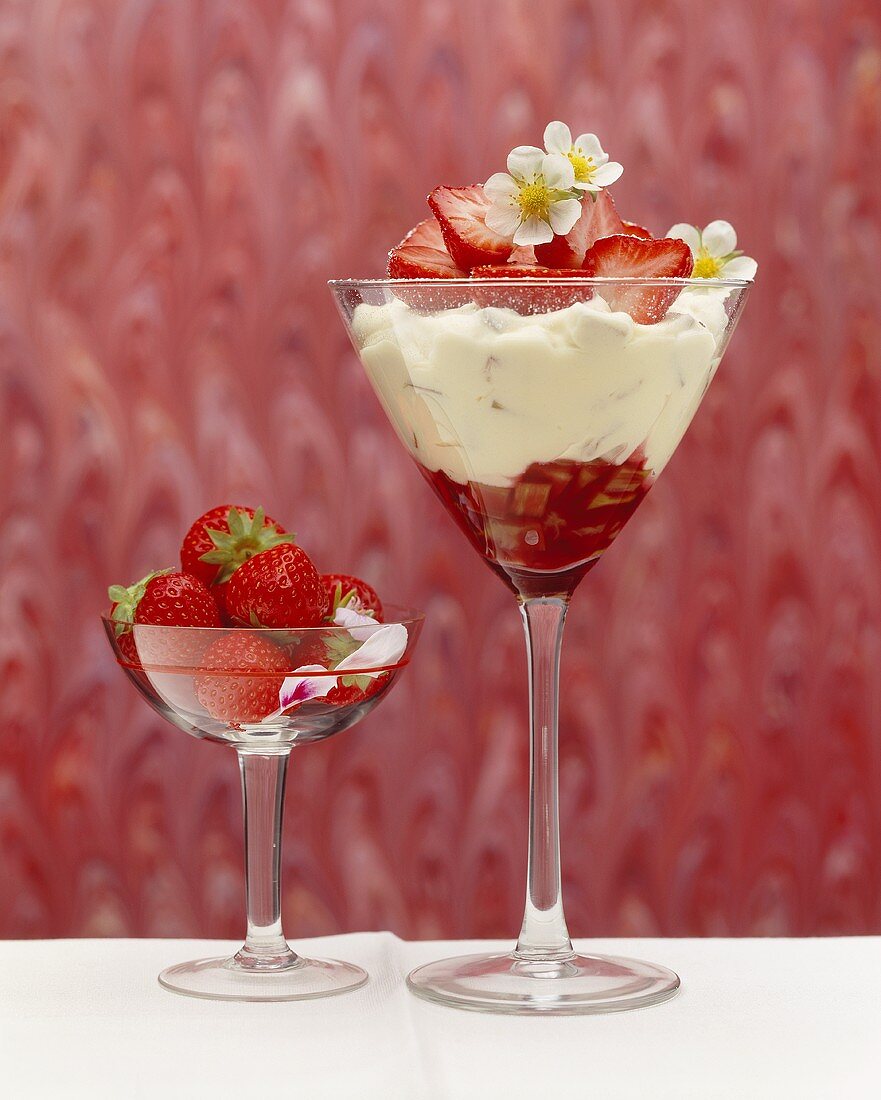 Rhubarb cream with fresh strawberries