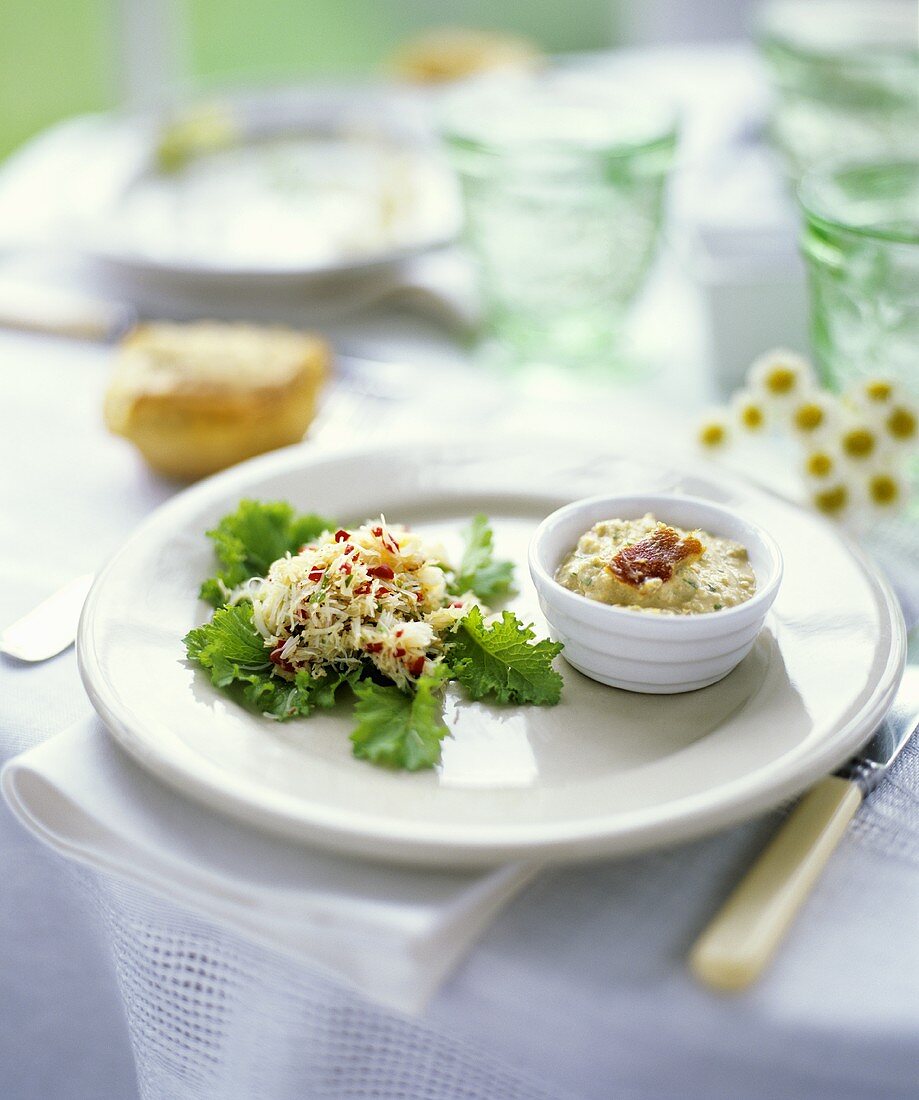 Gemüsesalat und Räucherfischcreme