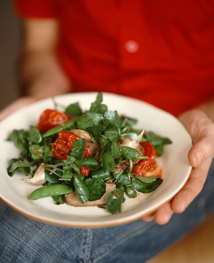 Brunnenkressesalat mit Tomaten und Kalbfleisch