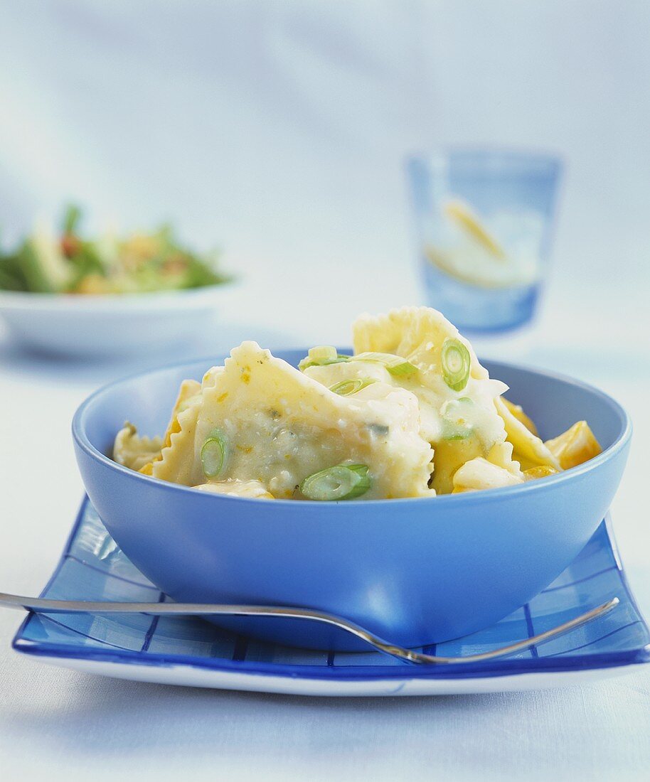 Ravioli mit Kürbis und Fetasauce