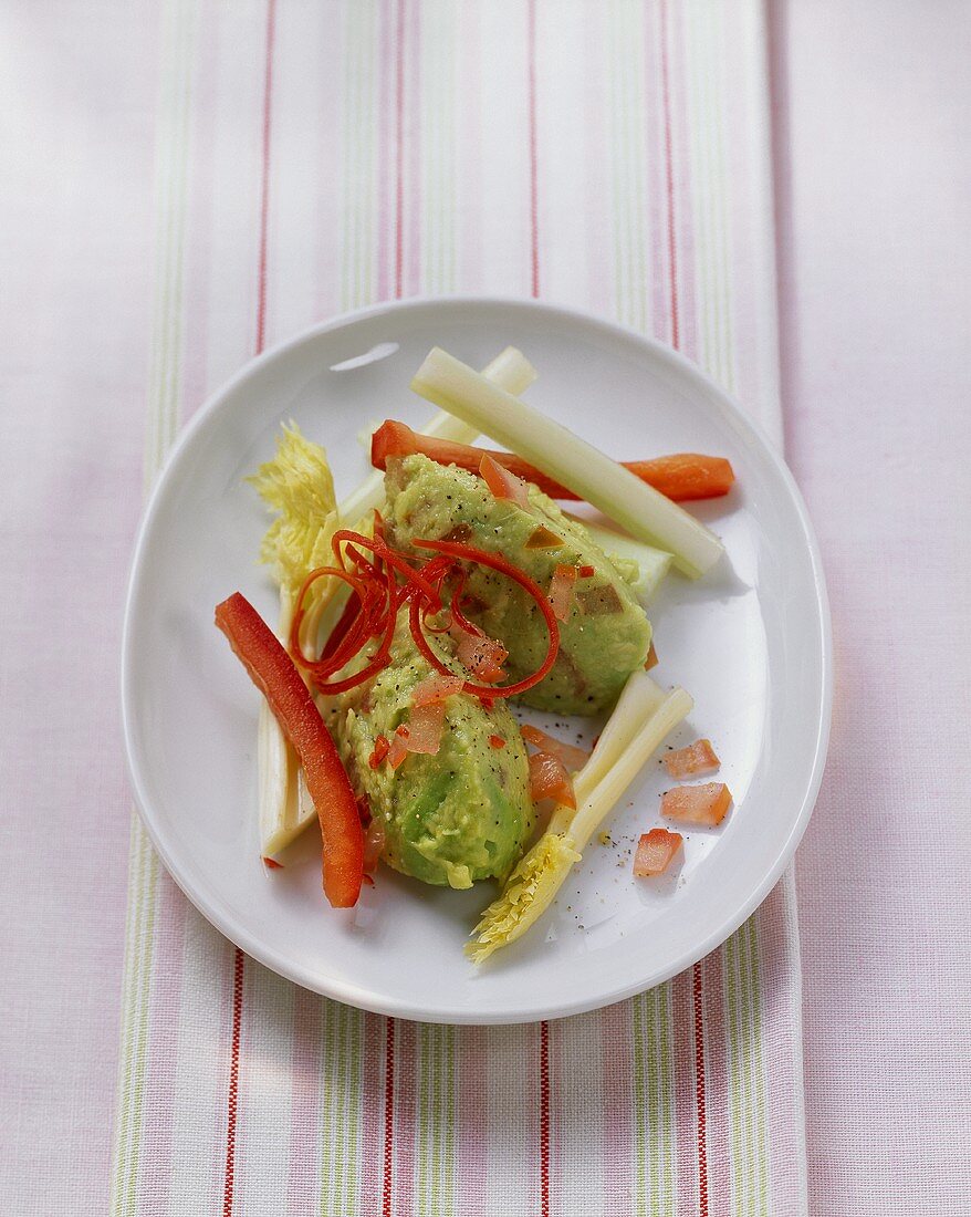 Raw vegetables with an avocado dip