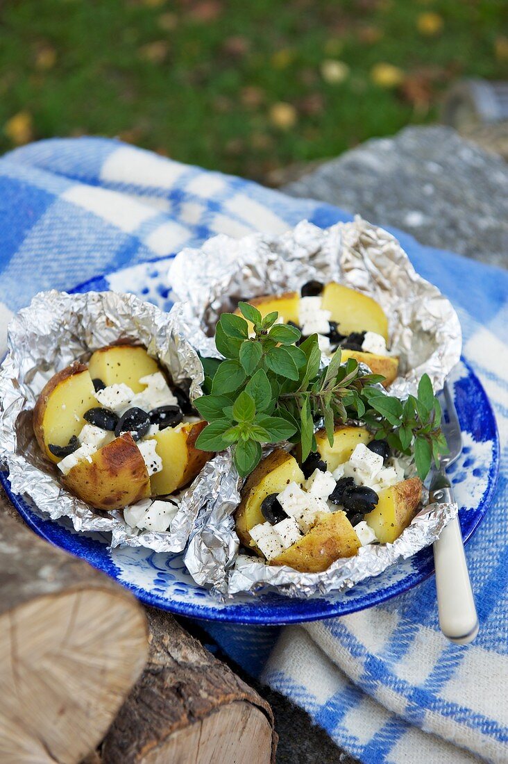 Kartoffeln mit Feta und Oliven