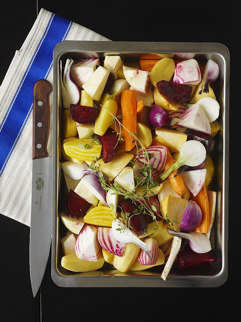 Root vegetables on a baking tray (raw)