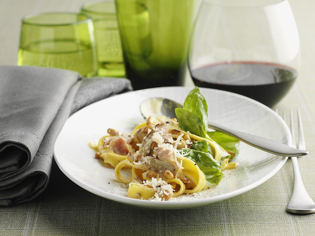 Tagliatelle with chicken, basil and Parmesan