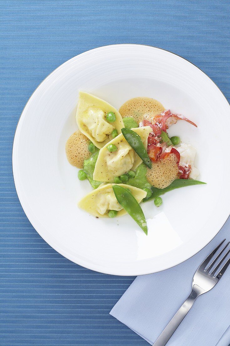 Hummertortellini auf Erbsenpüree