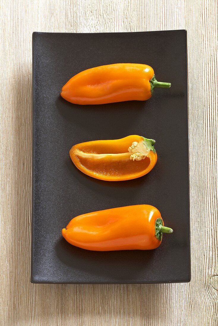Mini peppers on a plate (seen from above)
