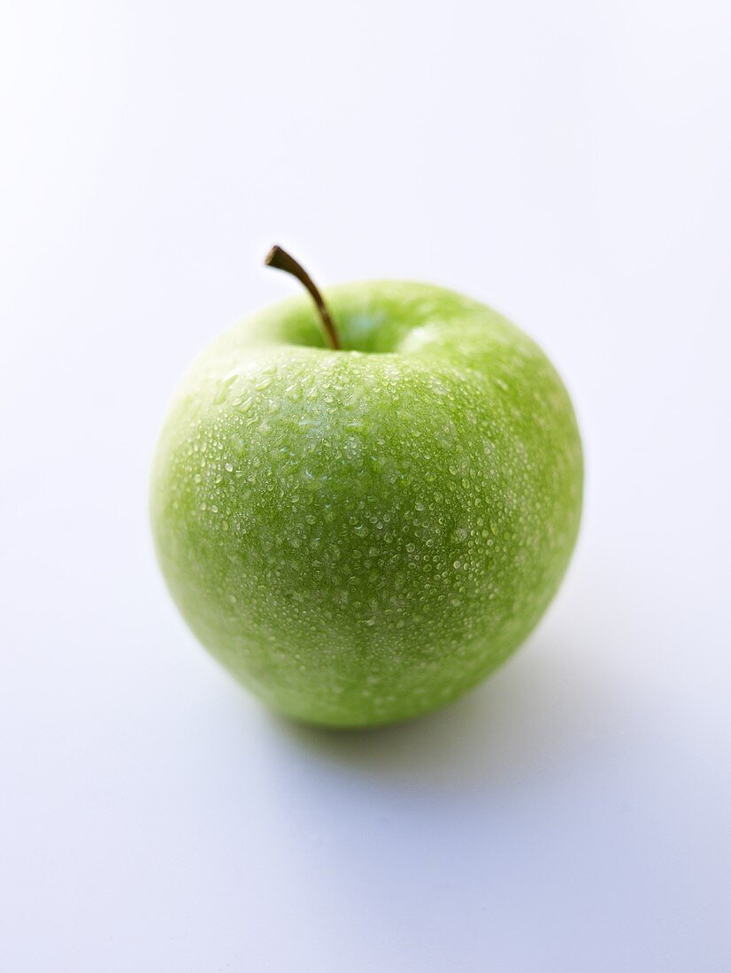 A freshly washed Granny Smith apple