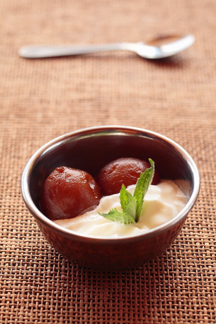 Gulab jamun (Indian milk balls)